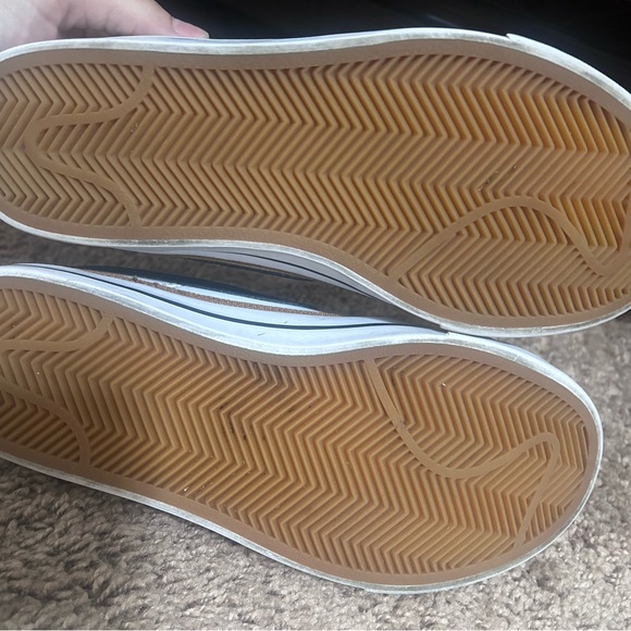 OFFERS OPEN! Nike legacy court sneakers size 3Y. Wonderful condition. - Picture 3 of 8